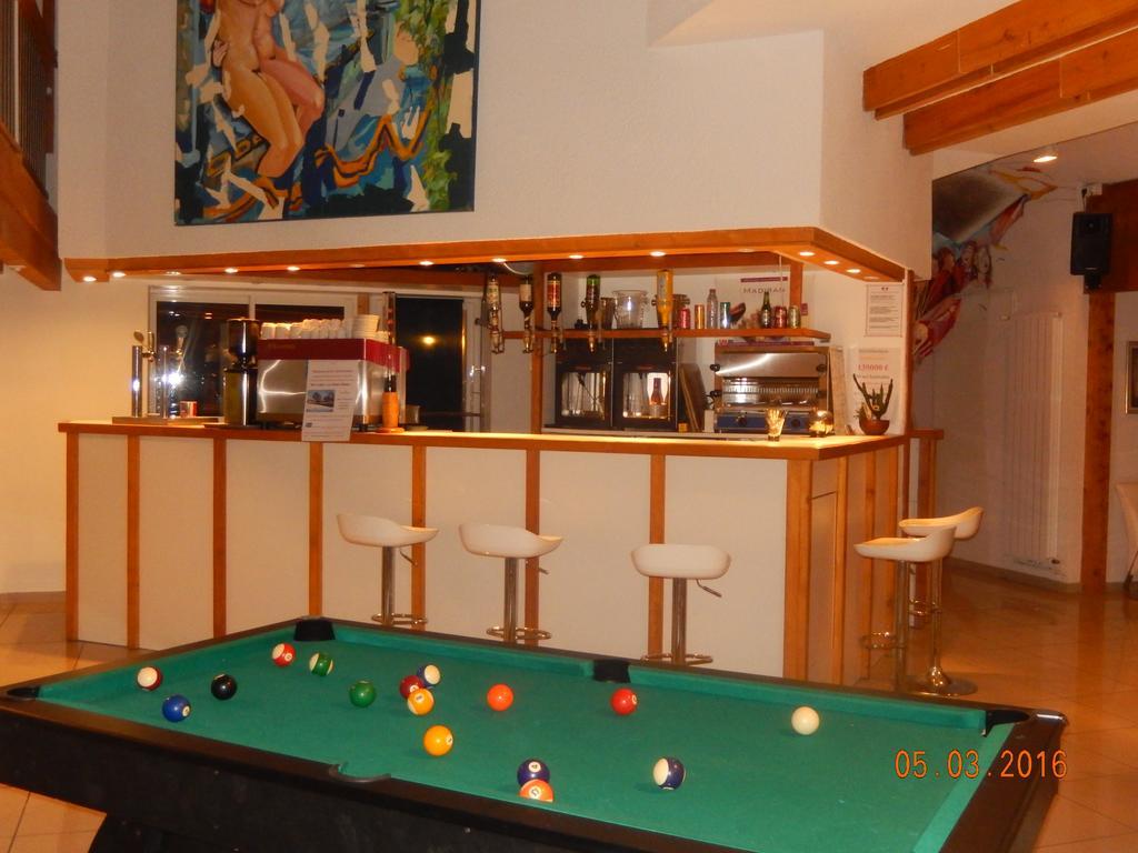 Hotel Eco Logis Espace Bellevue Séméac Exteriör bild
