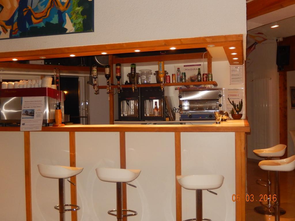 Hotel Eco Logis Espace Bellevue Séméac Exteriör bild